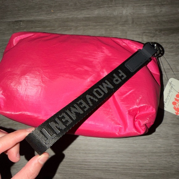 FP Movement Total Access Pouch - Picture 9 of 10